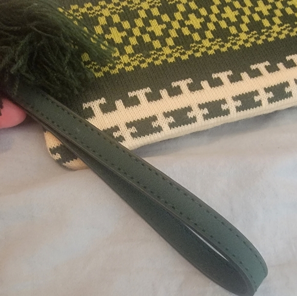 Holiday Theme Zip Wallet! NWT. - Picture 6 of 11